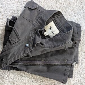 Grey Vest by Per se
